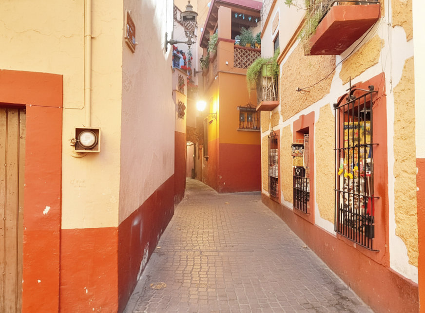 Callejon del Beso story and legend full story in Guanajuato, Mexico